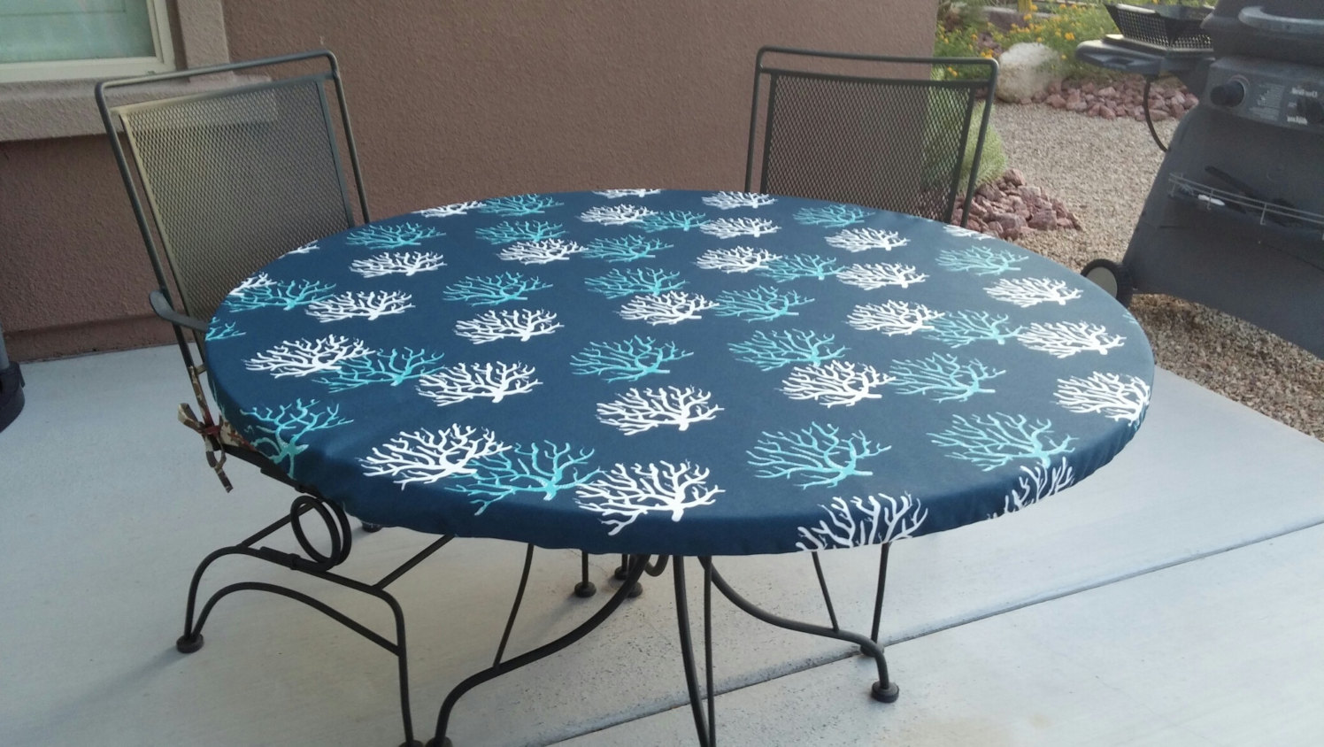 Round Vinyl Table Covers With Elastic UK | Table Covers Depot