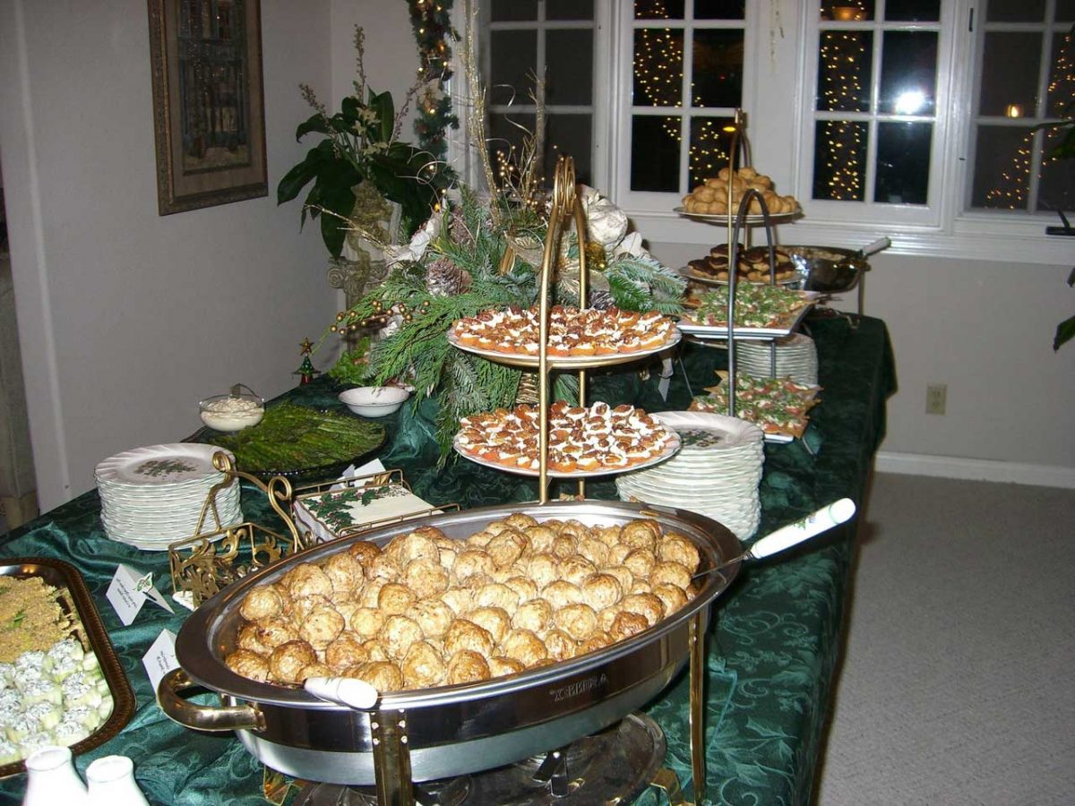5 tips buffet table decorations for Thanksgiving and Christmas