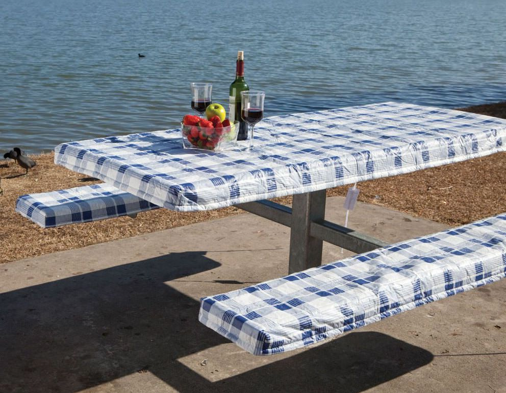 Some Advantages Of Using Fitted Plastic Tablecloths You Should Know | Table Covers Depot