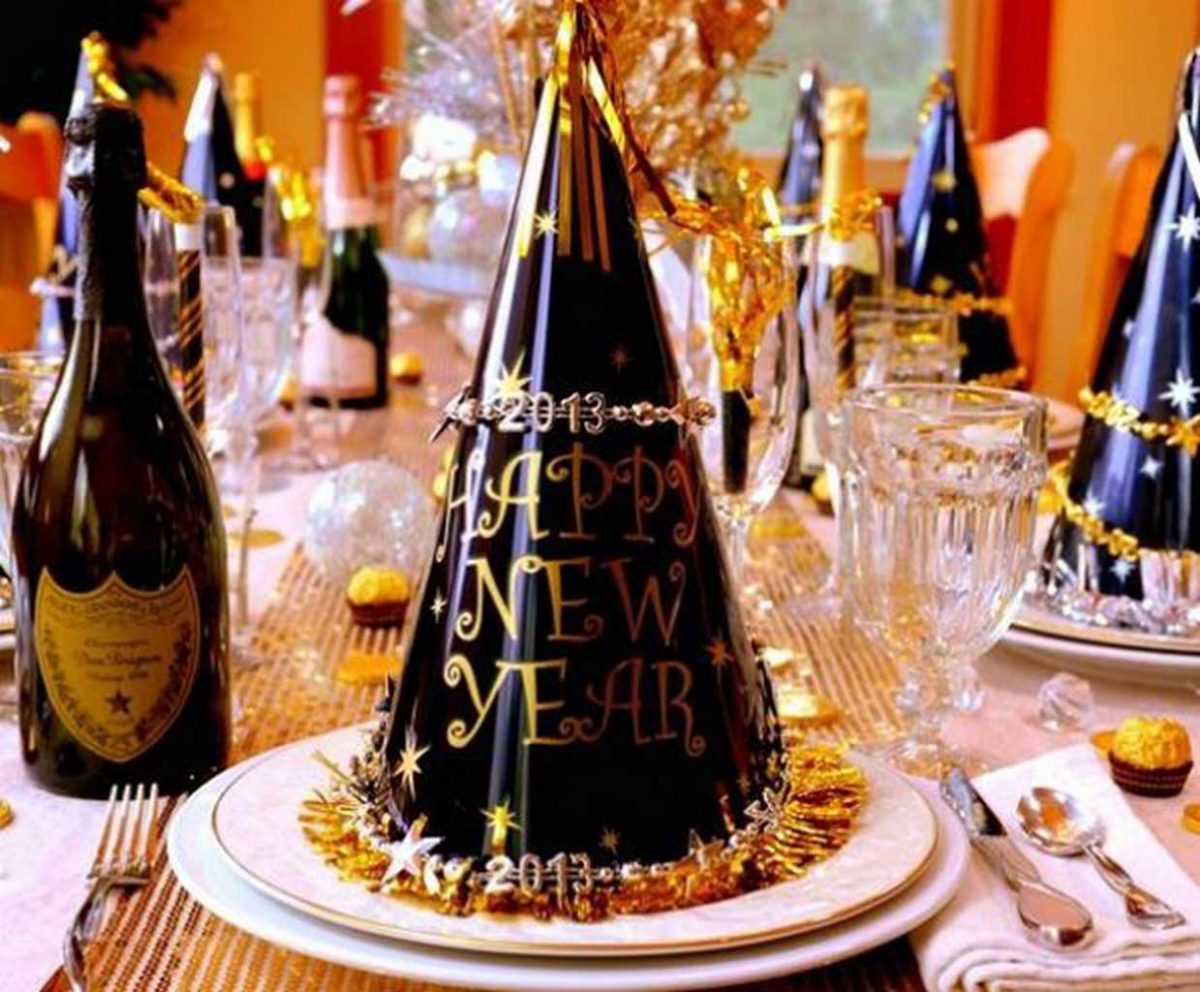 8 Dining Table Decor for New Year's Eve That You Don't Know Yet | Table Covers Depot