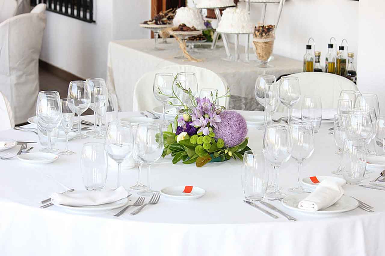 Planning Tips on Integrating Cheap Wedding Tablecloths for High-End