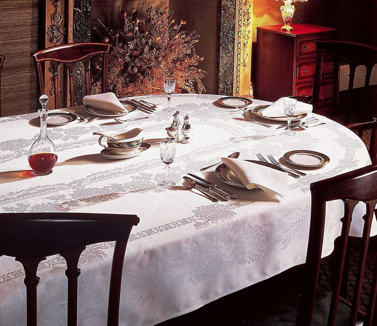 4 Reasons Why Irish Linen Tablecloths Known For Its Premium Quality | Table Covers Depot