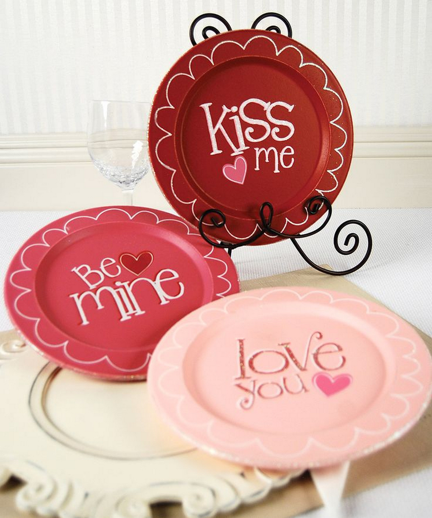 Valentines Day Decorations for Romantic Themed Dining Table at Home