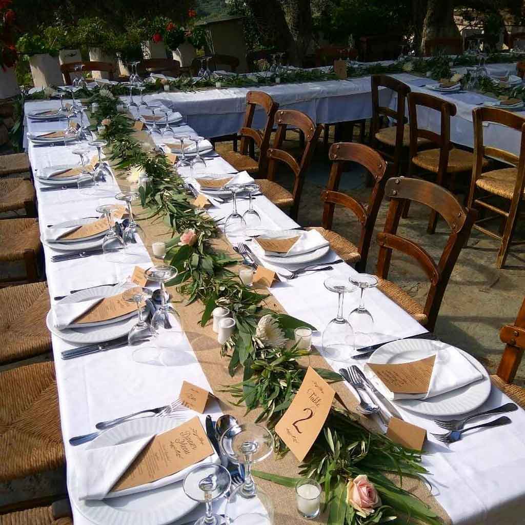 3 Advantages of Using Burlap Wedding Table Runner That You Should Know | Table Covers Depot