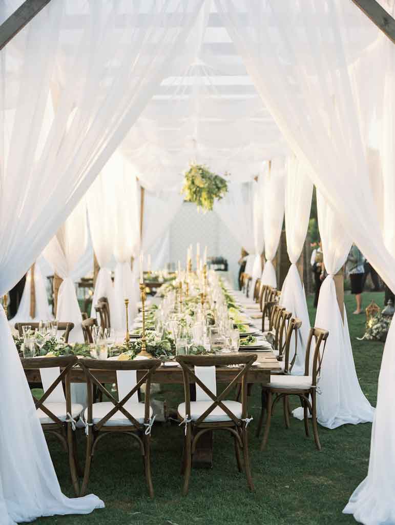 Choosing the Right Bulk Tablecloths for Weddings