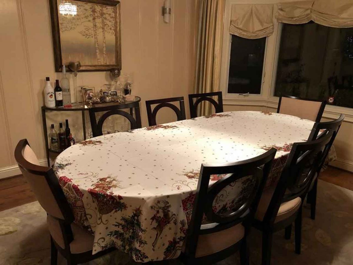 Get to Know Best Material of Oval Christmas Tablecloth for Your Dining Table | Table Covers Depot