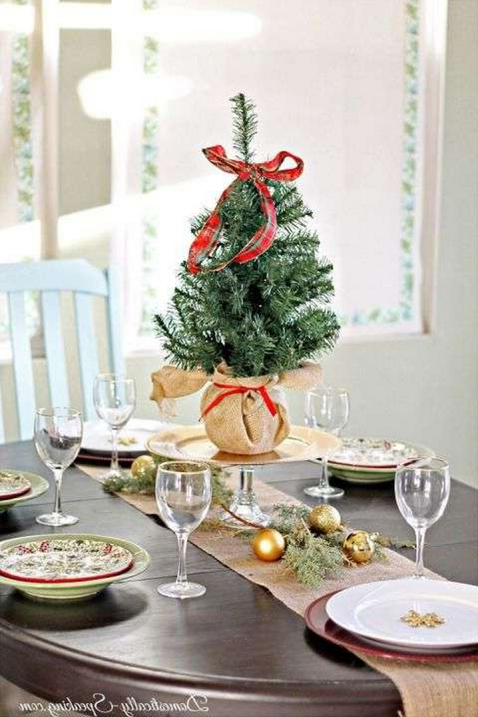 Simple Table Decorations for Christmas Table Settings | Table Covers Depot