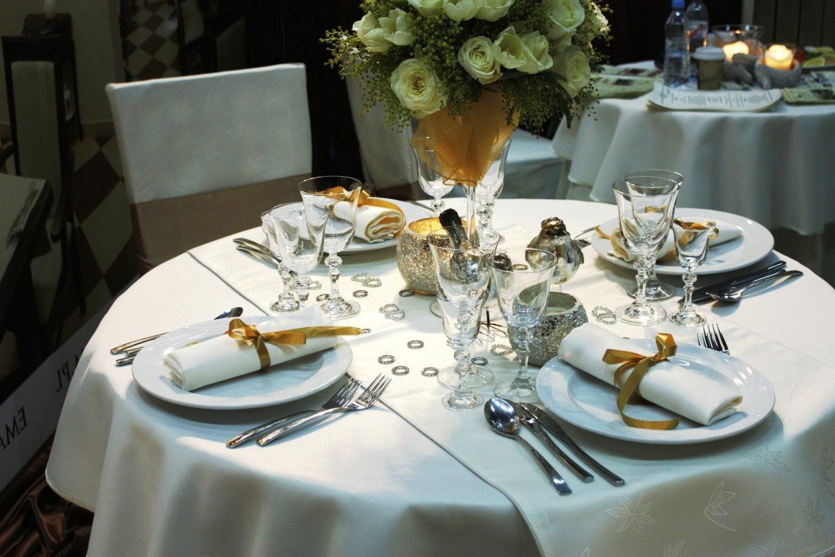 Get To Know The Type Of Best White Table Linens Fabrics | Table Covers Depot