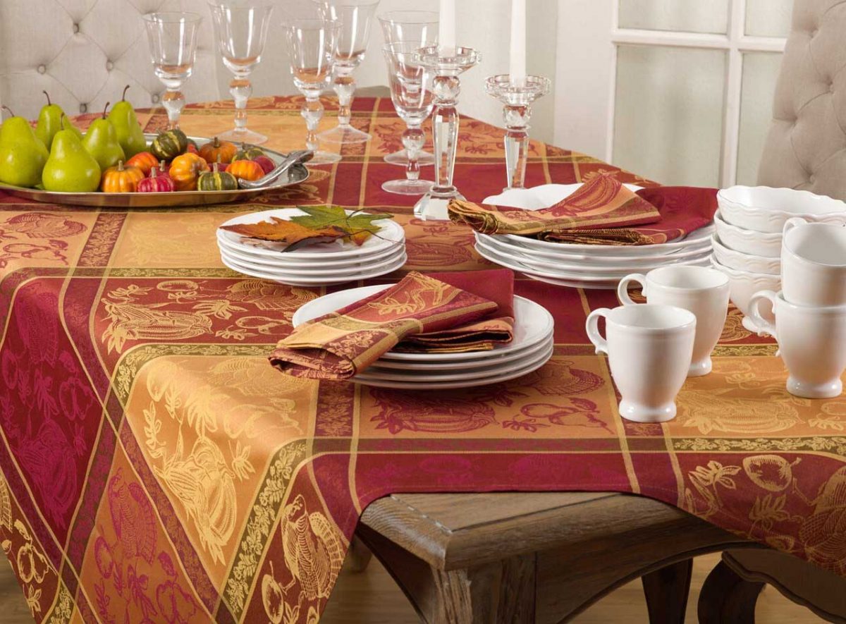 Here Are Some Table Linens Design to Makeover Your Dining Table