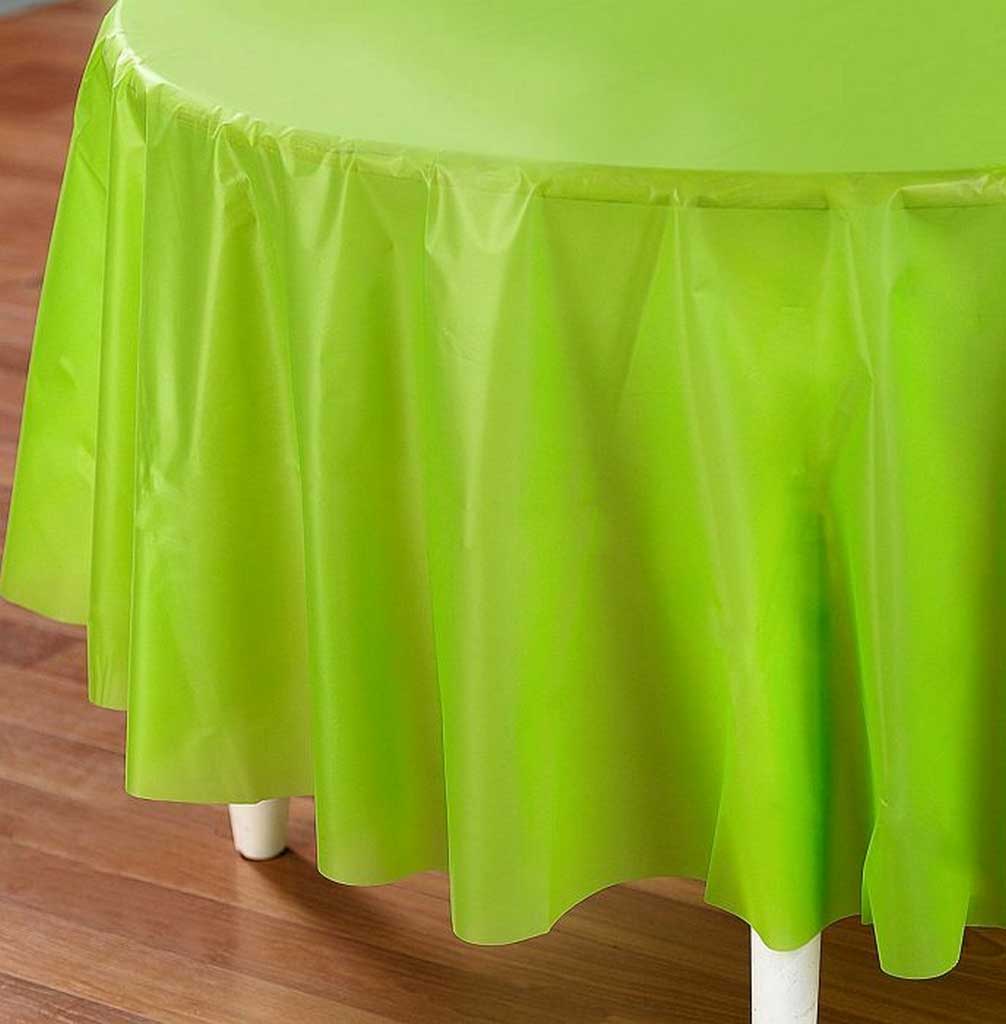 Make Fancy Appeal Using this Green Tablecloth That You Should Purchase