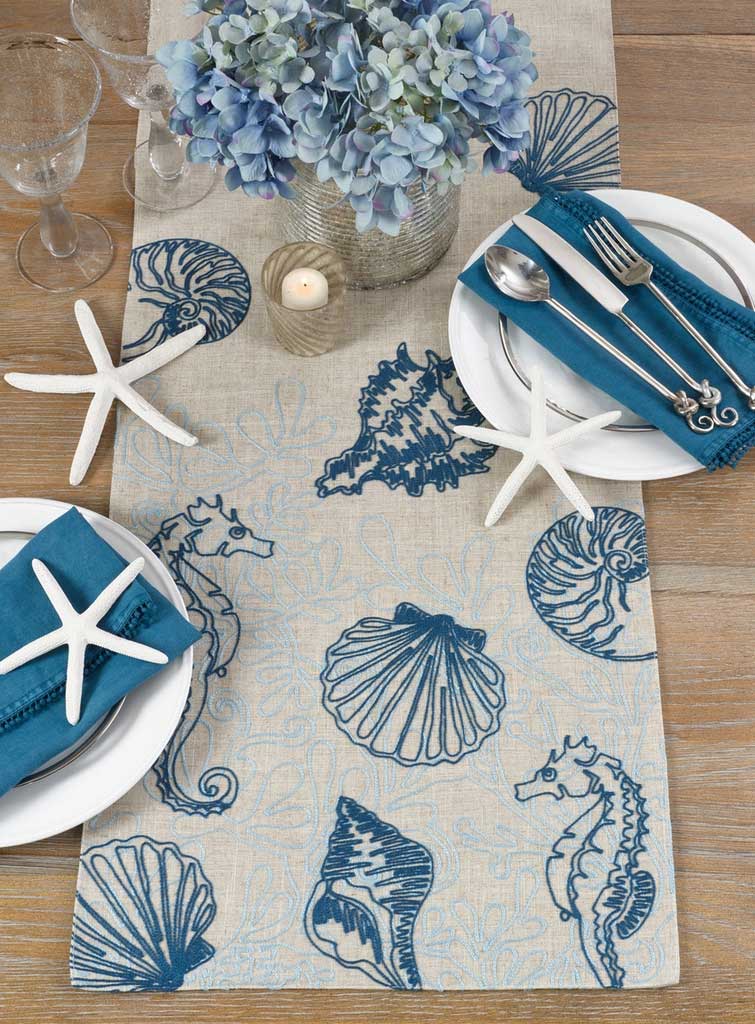 Perfect for Any Event, Here Are 6 Style of Table Runners You Should Buy
