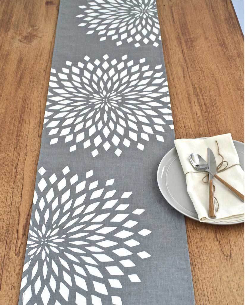 Perfect for Any Event, Here Are 6 Style of Table Runners You Should Buy