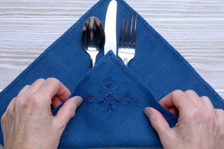 Finding Out The Best Ways To Create Simple Pocket Napkin Fold   How To Fold Napkins To Hold Menu Card Pocket Fold Cloth Napkin 768x512 