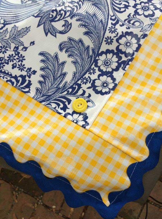 4 Vintage Oilcloth Tablecloths to Beautify Your Dining Room Appeal