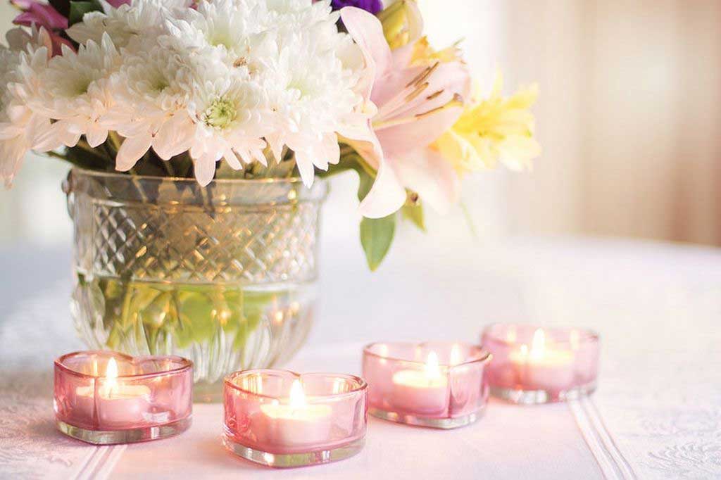 Candle’s Designs and Arrangements to Help You Decorate Your Dining Table